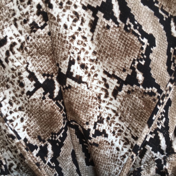 2 piece Snake Print outfit - Picture 4 of 5